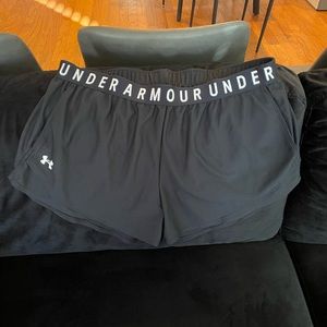 Women’s Under Armour Shorts with Pockets Size XL